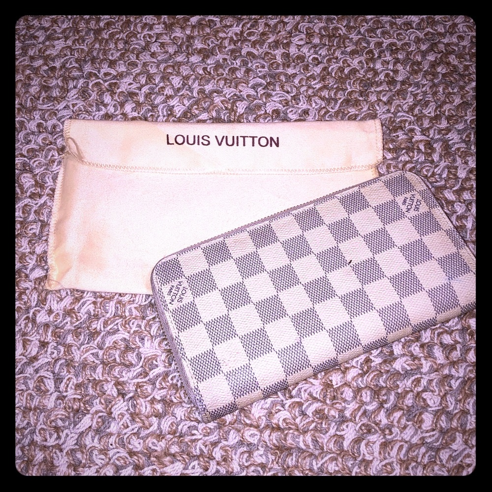 Louis Vuitton Zippy Wallet